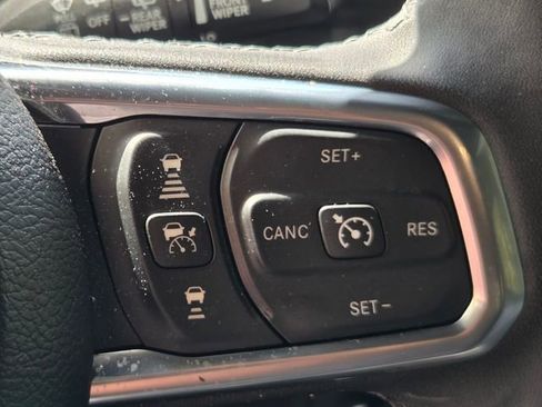 Used 2025 Jeep Wrangler Sahara image 12