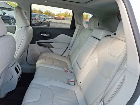 Used 2019 Jeep Cherokee Limited image 20