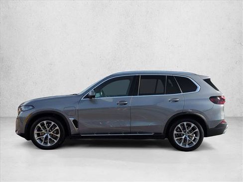 Used 2025 BMW X5 xDrive50e image 9