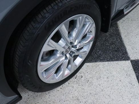 Used 2022 Toyota Highlander Limited image 37