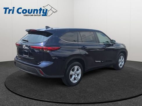 Used 2023 Toyota Highlander LE FWD image 8