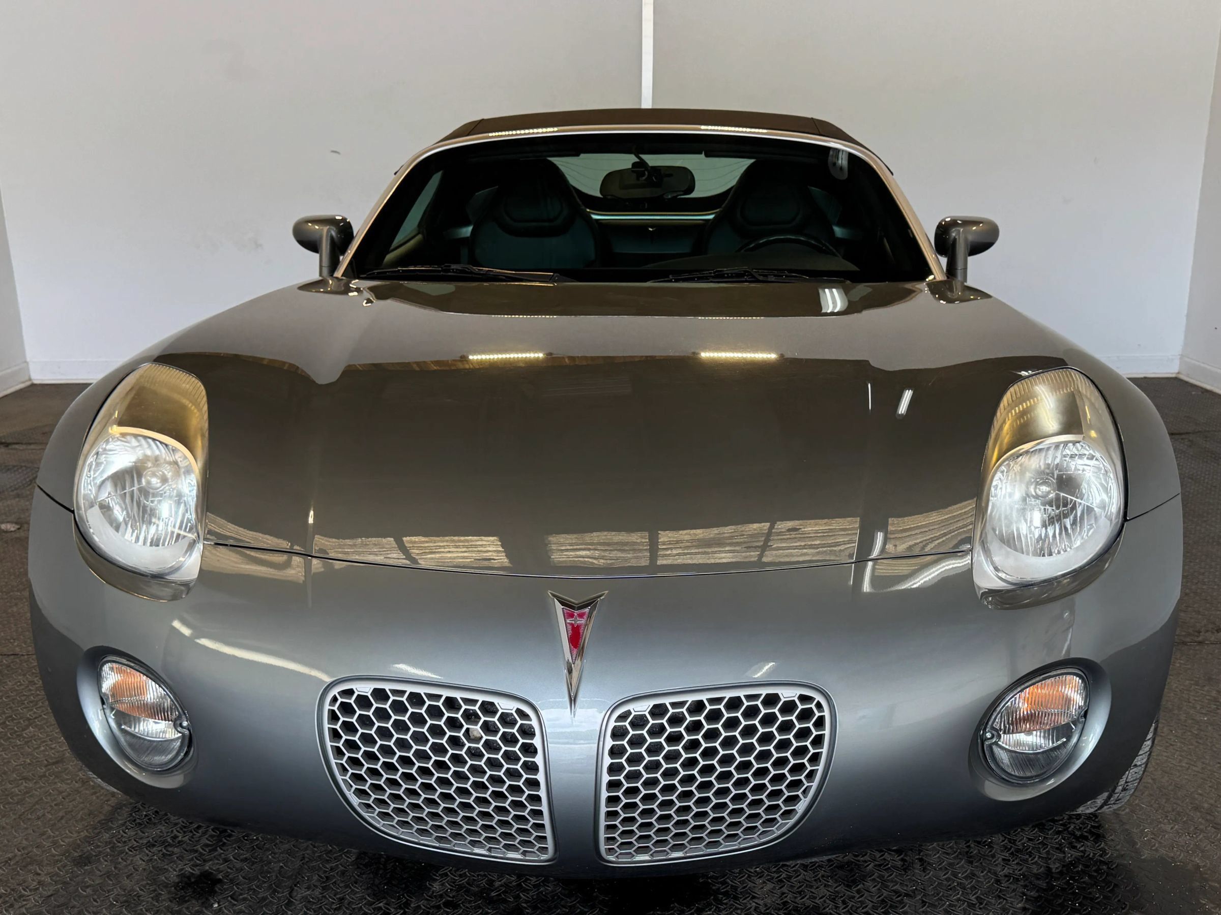 Used 2007 Pontiac Solstice Convertible w/ Premium Package RWD image 3