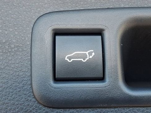 Used 2023 Toyota Highlander XLE AWD/4WD image 29