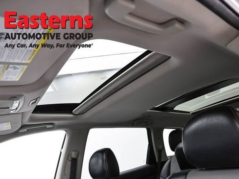 Used 2020 Nissan Pathfinder SL AWD/4WD image 38