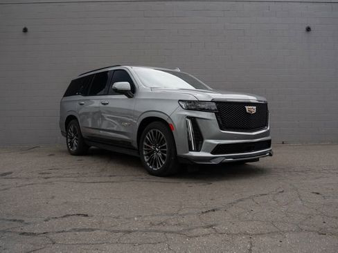 Used 2023 Cadillac Escalade V AWD/4WD image 9