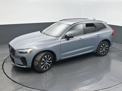 Used 2024 Volvo XC60 B5 Plus image 43