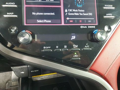 Used 2020 Toyota Camry XSE image 17