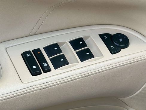 Used 2011 Buick Lucerne CXL FWD image 15