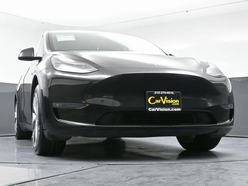 Used 2023 Tesla Model Y Long Range image 55