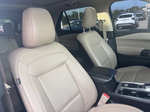 Used 2020 Ford Explorer XLT w/ Equipment Group 202A AWD/4WD image 26