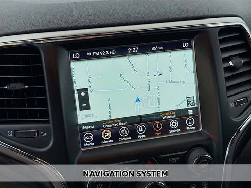 Used 2018 Jeep Grand Cherokee Altitude AWD/4WD image 3