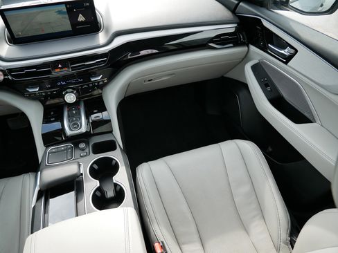 Used 2023 Acura MDX SH-AWD w/ Technology Package image 11