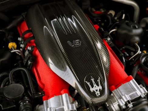 Used 2022 Maserati Levante Trofeo image 22