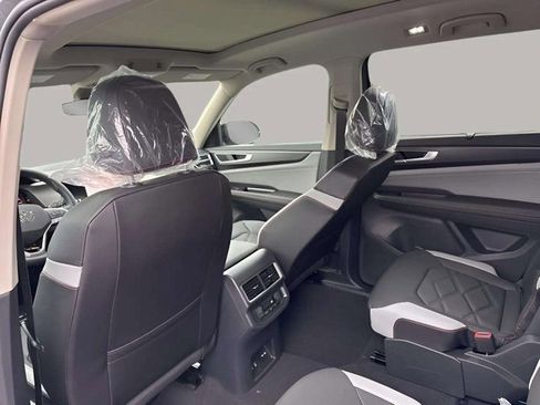 New 2026 Volkswagen Atlas Peak Edition image 7