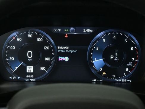 Used 2022 Volvo XC40 T5 Momentum image 25