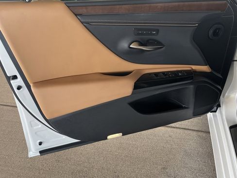 Certified 2023 Lexus ES 300h w/ Premium Package image 25