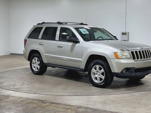 Used 2010 Jeep Grand Cherokee Laredo AWD/4WD image 2