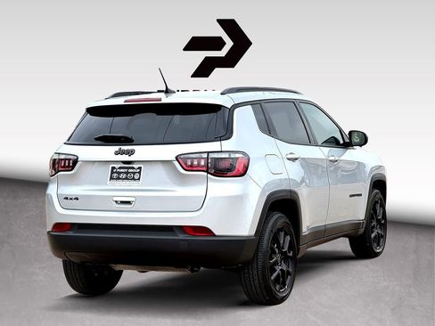 Used 2025 Jeep Compass Latitude w/ Convenience Group AWD/4WD image 8