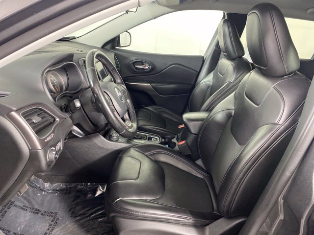 Used 2019 Jeep Cherokee Latitude Plus w/ Cold Weather Group AWD/4WD image 16