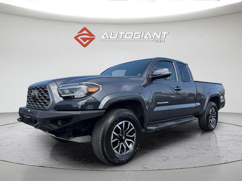 Used 2022 Toyota Tacoma TRD Sport w/ TRD Premium Sport Package AWD/4WD image 14