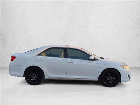 Used 2012 Toyota Camry LE FWD image 4