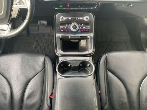 Used 2022 Lincoln Nautilus Reserve w/ Equipment Group 202A image 17