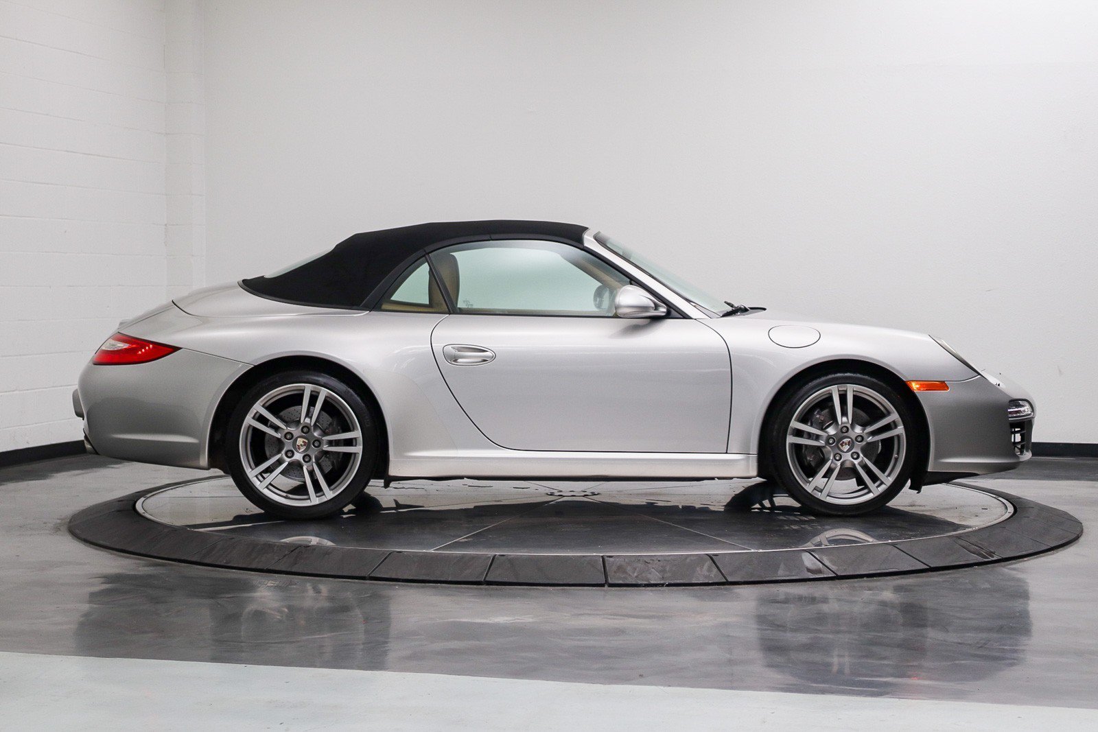 Used 2009 Porsche 911 Carrera RWD image 16