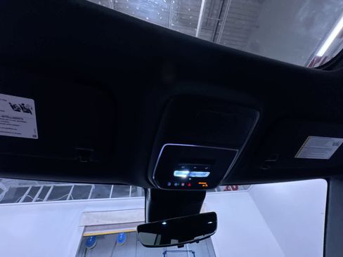 Used 2024 Chevrolet Traverse RS image 31