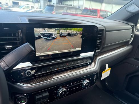 New 2026 GMC Sierra 1500 SLE AWD/4WD image 17