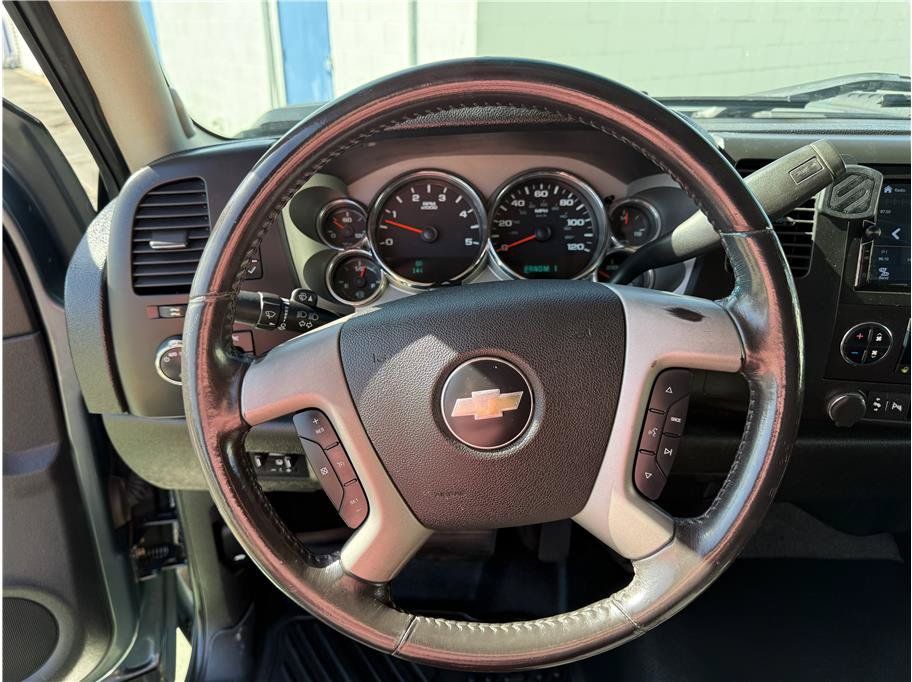 Used 2008 Chevrolet Silverado 2500 LT w/ 1LT Convenience Package AWD/4WD image 23