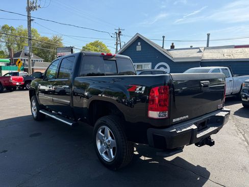 Used 2014 GMC Sierra 2500 Denali w/ Suspension Package, Off-Road AWD/4WD image 6