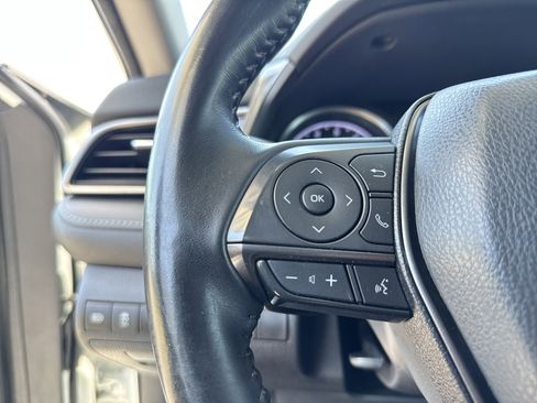 Used 2021 Toyota Camry SE FWD image 12