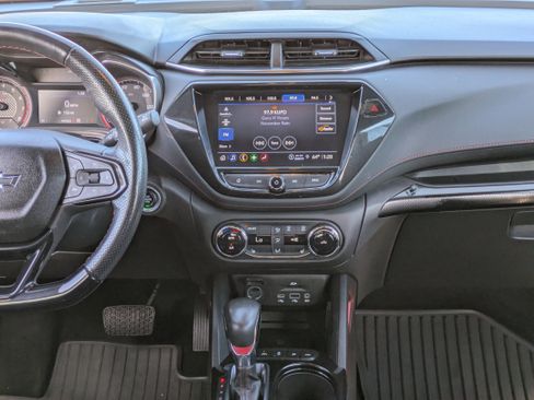 Used 2023 Chevrolet TrailBlazer RS w/ Sun and Liftgate Package image 16
