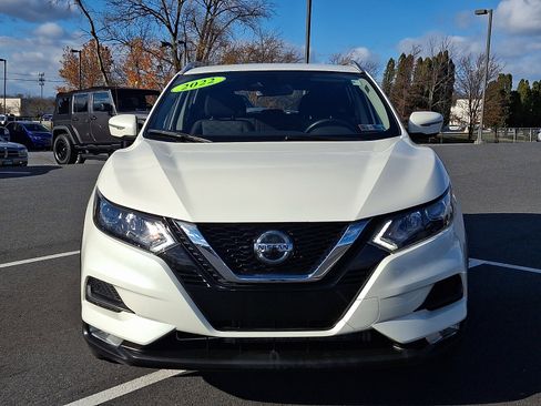 Used 2022 Nissan Rogue Sport SV image 2