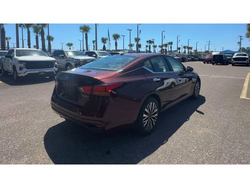 Used 2024 Nissan Altima 2.5 SV FWD image 8