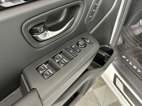 New 2025 Honda Pilot EX-L image 10