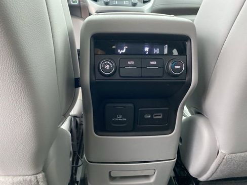 Used 2023 GMC Acadia SLT w/ Trailering Package image 27