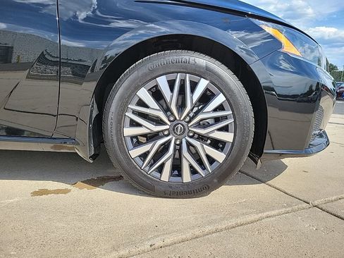 Used 2023 Nissan Altima 2.5 SV FWD image 9