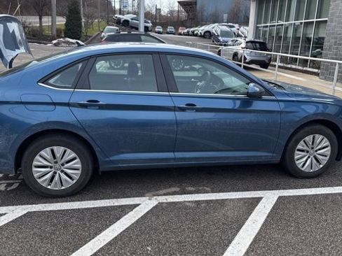 Used 2019 Volkswagen Jetta S image 2