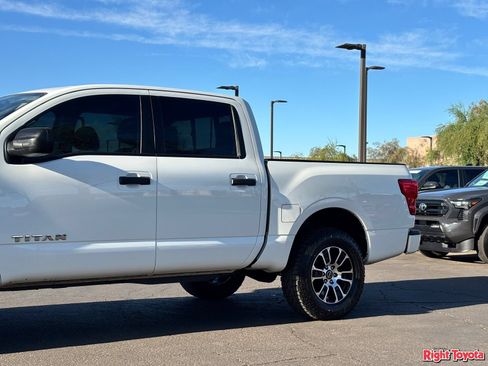 Used 2023 Nissan Titan SV AWD/4WD image 9