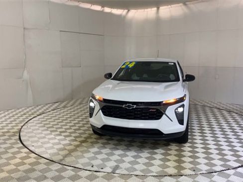 Used 2024 Chevrolet Trax RS image 3