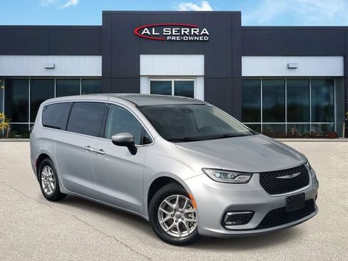 Used 2023 Chrysler Pacifica Touring-L FWD image 1