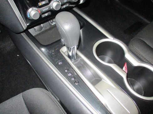 Used 2019 Nissan Pathfinder S image 24