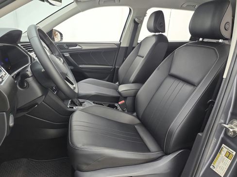 Used 2022 Volkswagen Tiguan SE FWD image 13