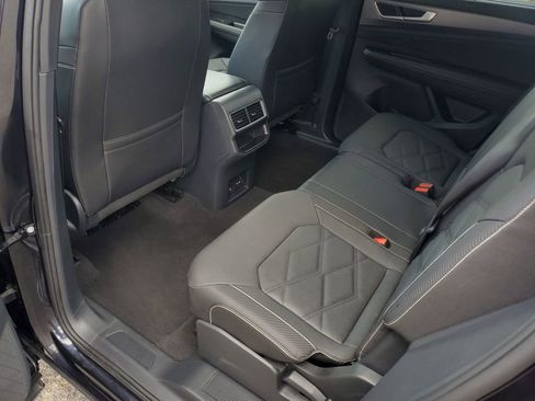 Used 2025 Volkswagen Atlas Cross Sport SE FWD image 25