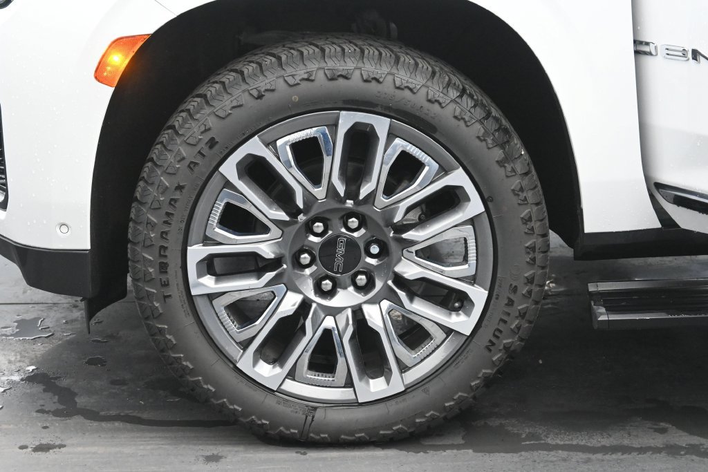 Used 2023 GMC Yukon Denali Ultimate AWD/4WD image 29