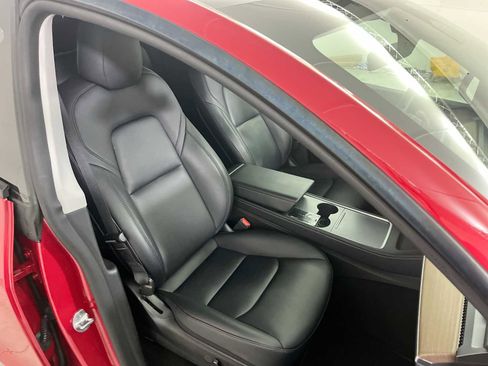 Used 2022 Tesla Model Y Performance image 25