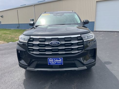Used 2025 Ford Explorer Active AWD/4WD image 9
