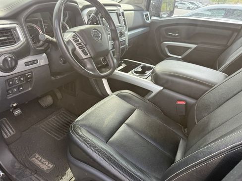 Used 2019 Nissan Titan PRO-4X w/ Pro-4x Convenience Package AWD/4WD image 9