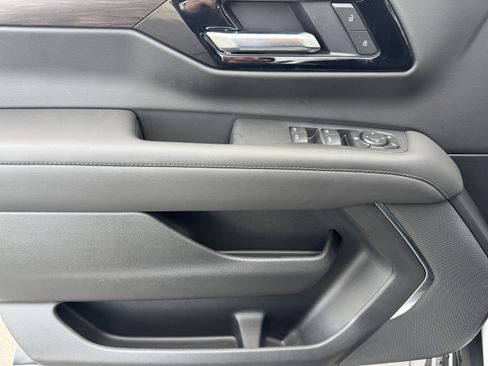 New 2026 Chevrolet Tahoe LS image 10